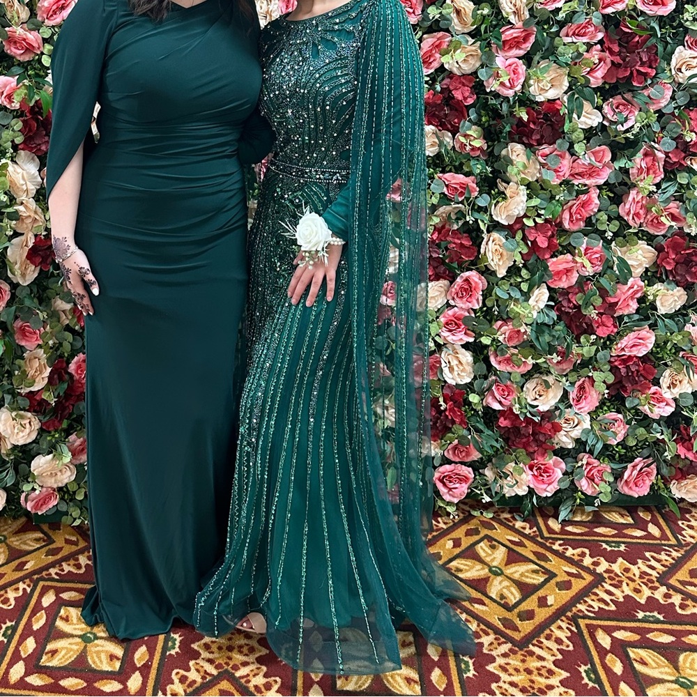 Elegant Green Women's evening Dress/gown